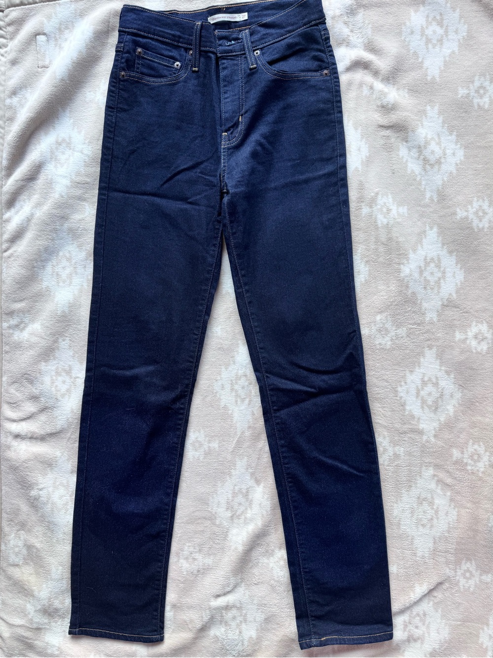 724 - Levi's High-Rise Straight Jeans in Dark Blue - Size 27